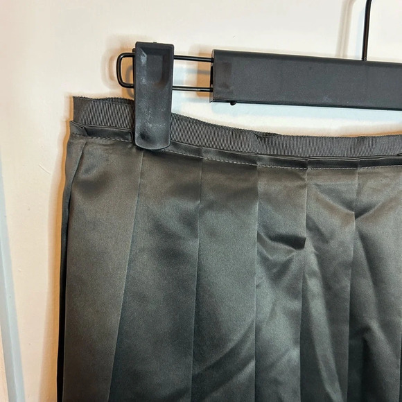 Old Navy Gunmetal Satin Pleated Skirt - Picture 7 of 7